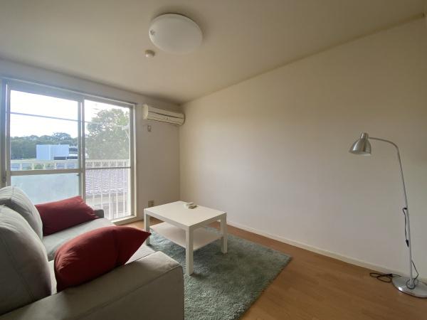 稲城市百村のアパート