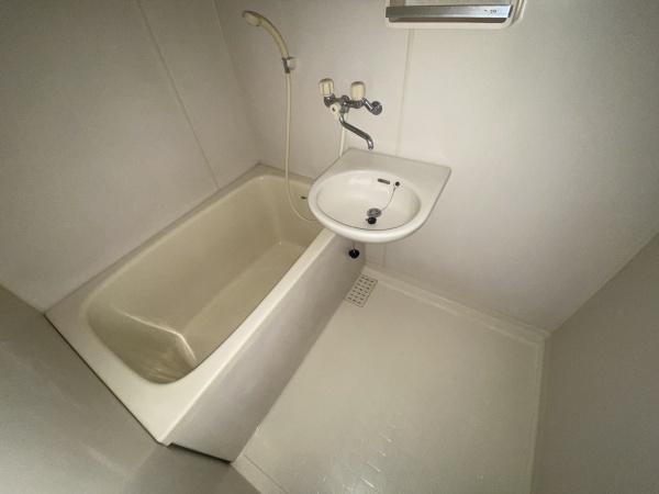 稲城市百村のアパート