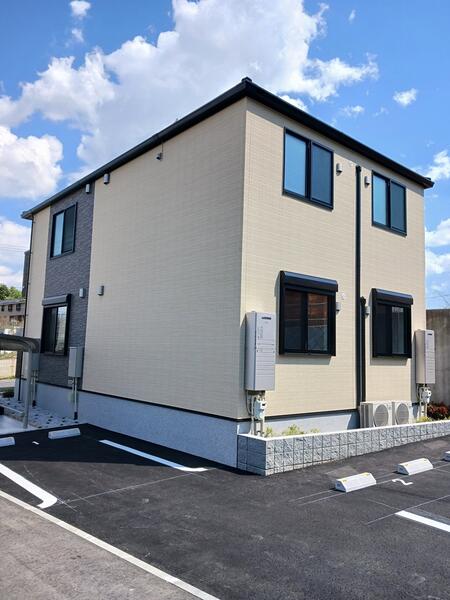 稲城市百村のアパート