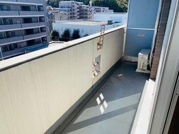 稲城市東長沼のマンション