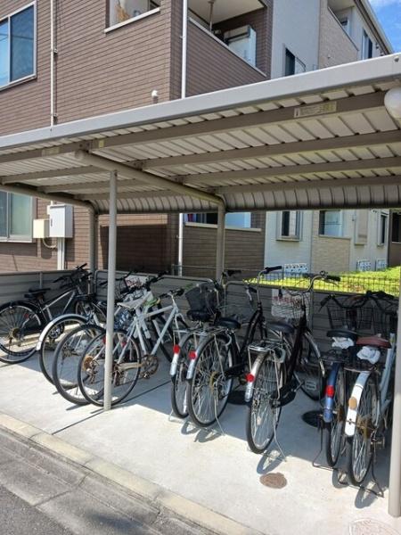 稲城市東長沼のアパート