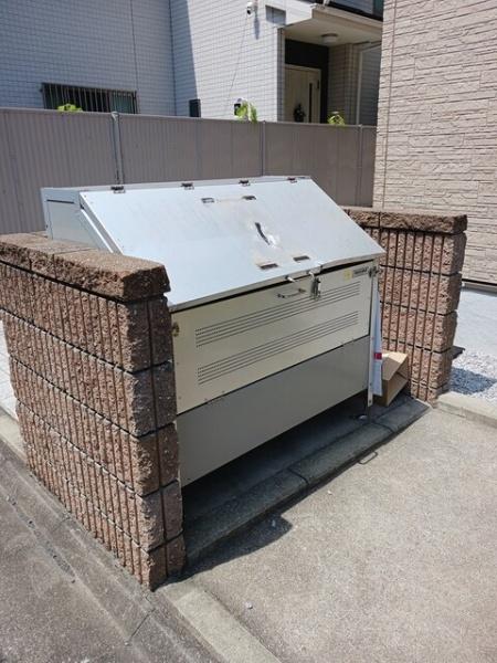 稲城市東長沼のアパート