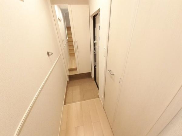 稲城市東長沼のアパート