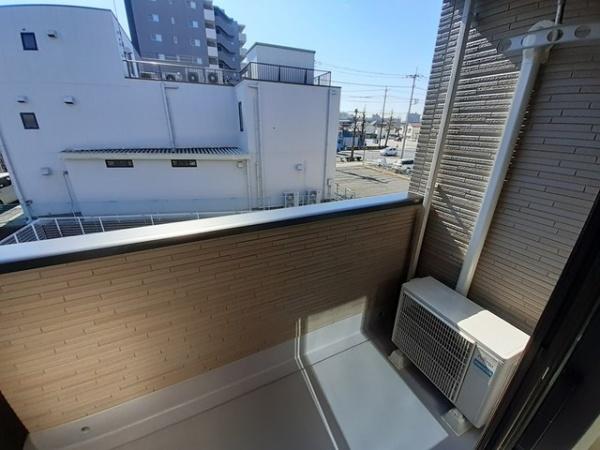 稲城市東長沼のアパート