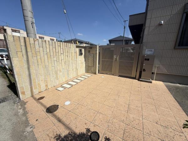 稲城市東長沼のマンション
