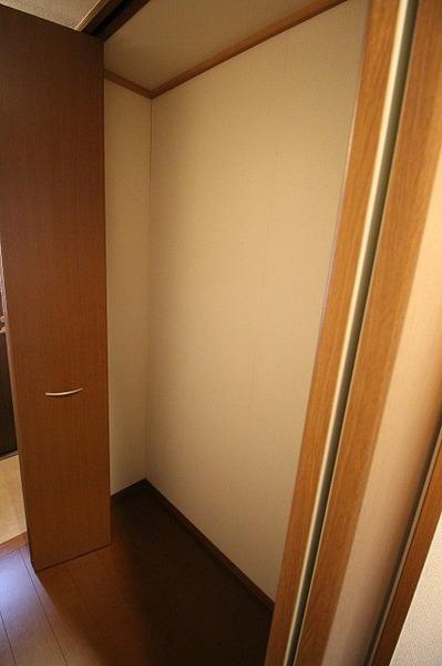 稲城市押立のアパート