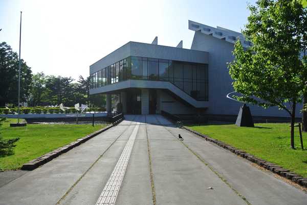 ライオンズ札幌大通公園ミレス(北海道立近代美術館)