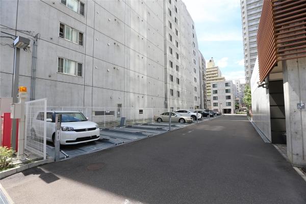 ラフィネタワー札幌南3条(駐車場)
