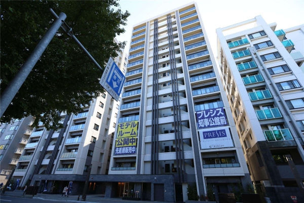 プレイス知事公館前