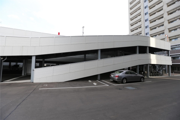 札幌桑園ミッドテラスステーションサイド(駐車場)