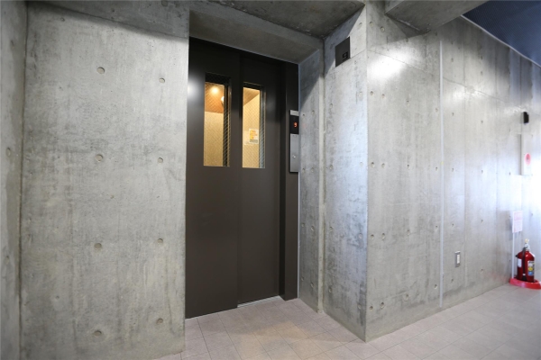 COM’SRESIDENCE鳥居前