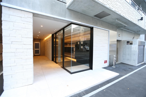 S-RESIDENCE近代美術館前