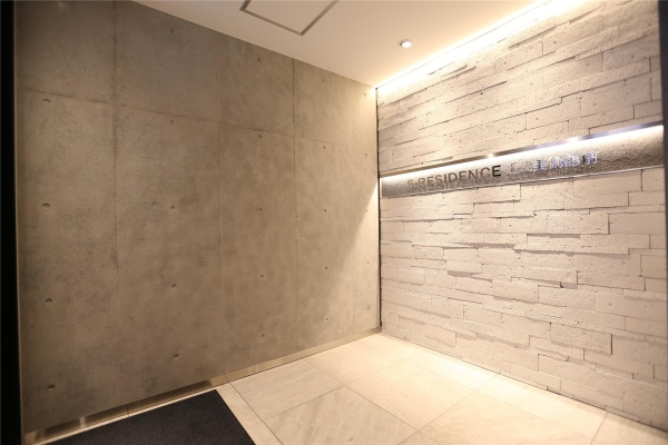 S-RESIDENCE近代美術館前