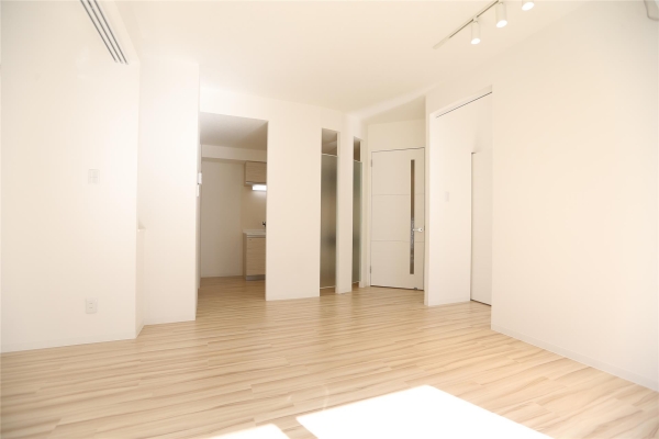 コローレ知事公館前