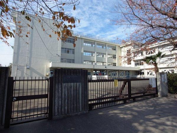 小平市小川町２丁目のテラスハウス(小平市立小平第二中学校)