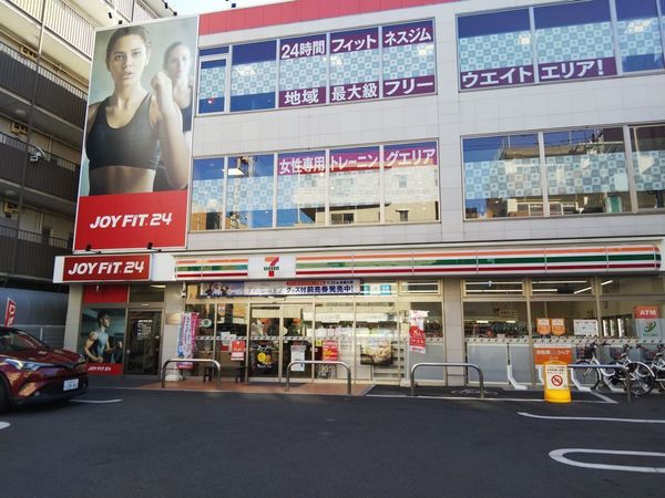 シオン・サカイ(セブンイレブン東武練馬駅北口店)