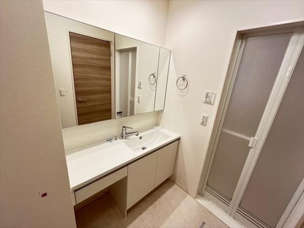 アゼリア東太子