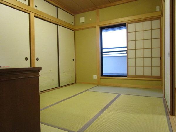 福万寺町南2丁目ガレージ付戸建て