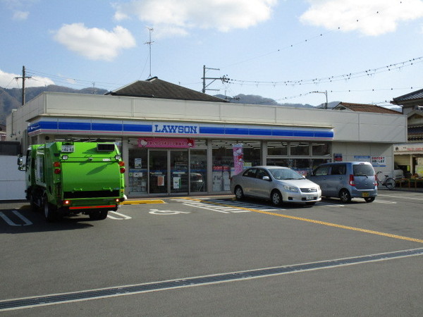 フォレストゥパラ南山本(ローソン八尾山本高安町二丁目店)