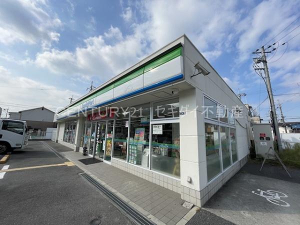 イングランドアヴェニュー1番館(ファミリーマート柏原平野店)