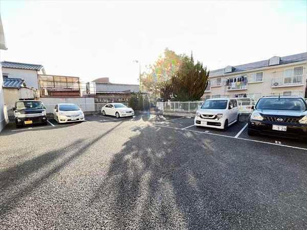 ポラリスB棟(駐車場)