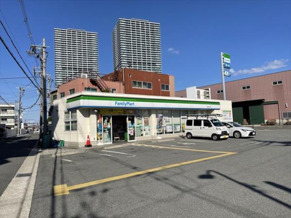 レオパレスポップ(ファミリーマート　八尾跡部北の町店)