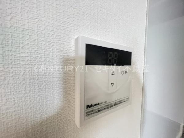 バッジ　トモイ　エスト6