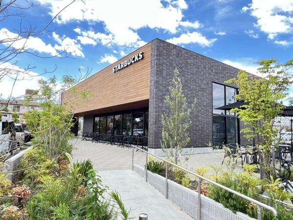 バッジ　トモイ　エスト4(スターバックスコーヒー久宝寺口南店)