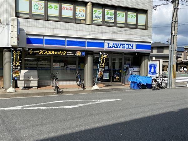 リバーサイド東久宝寺十番館(ローソン佐堂町三丁目店)