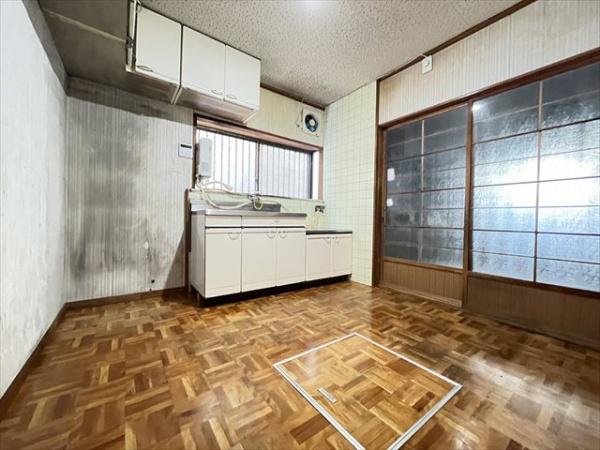 春日町4丁目貸家