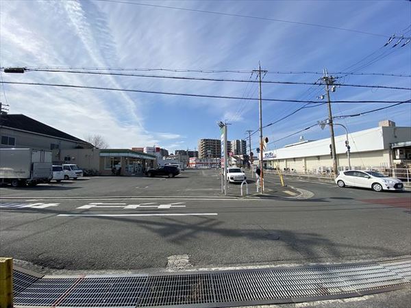 サンハイツ旭ヶ丘(ファミリーマート八尾旭ヶ丘店)