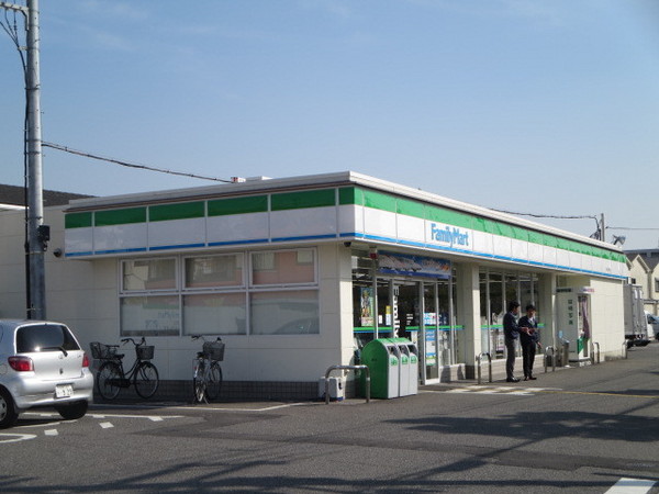 岩崎ハイツ(ファミリーマート萱振町七丁目店)