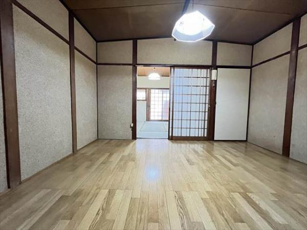 山城町3丁目貸家