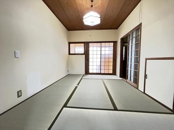 山城町3丁目貸家