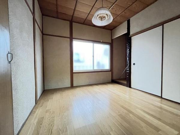 山城町3丁目貸家