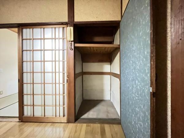 山城町3丁目貸家
