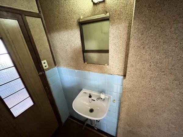 山城町3丁目貸家