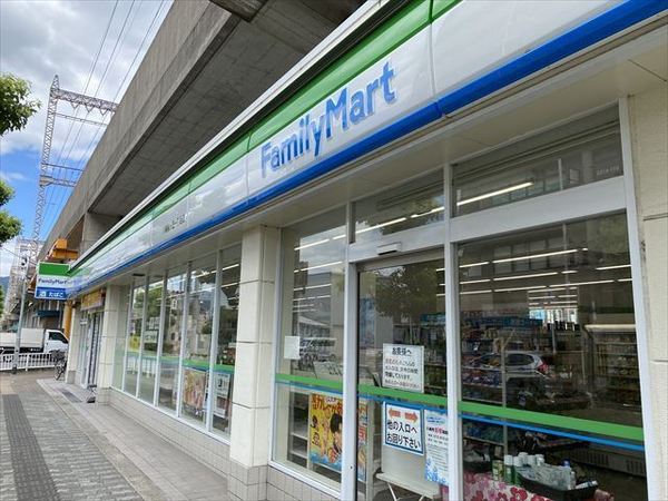 フジパレス近鉄八尾Ⅱ番館(ファミリーマート八尾桜ヶ丘一丁目店)