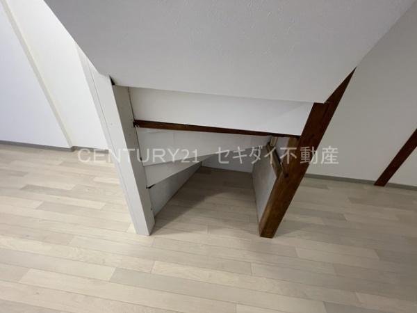 萱振町2丁目貸家