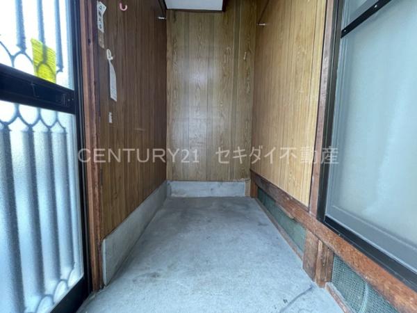 萱振町2丁目貸家