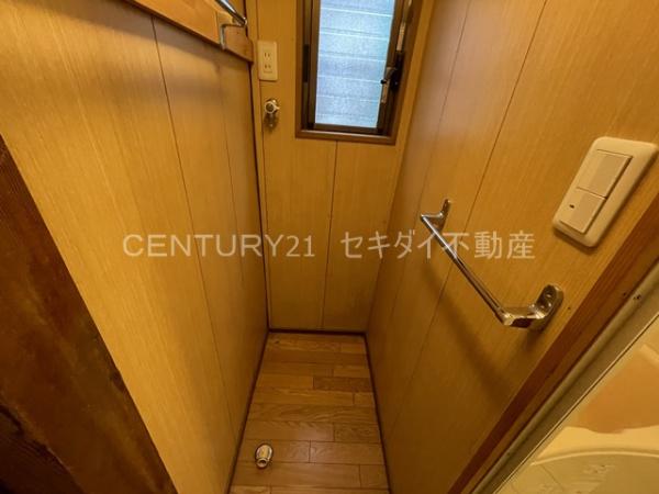 萱振町2丁目貸家
