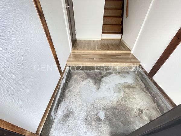 ロッヂｍ東山本新町6丁目貸家