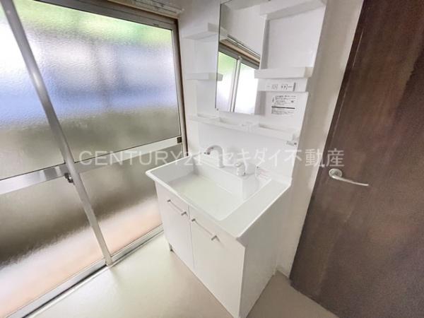 ロッヂｍ東山本新町6丁目貸家