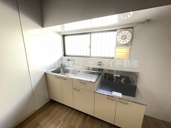 ロッヂｍ東山本新町6丁目貸家