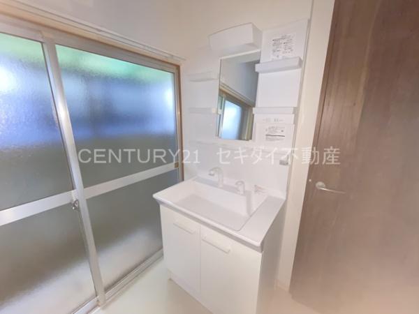 ロッヂｍ東山本新町6丁目貸家