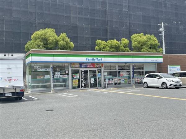 久宝寺コーポ(ファミリーマート北久宝寺一丁目店)