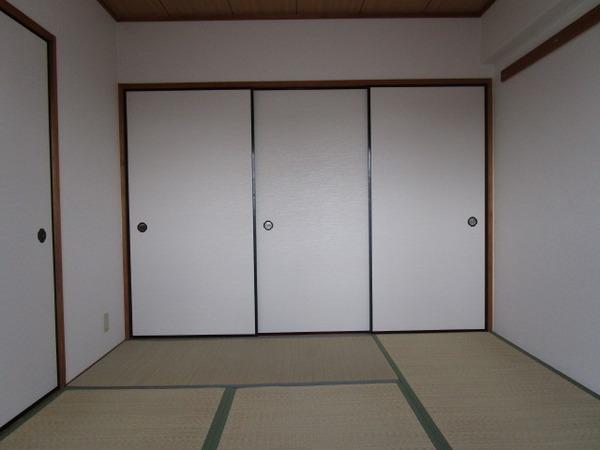 八尾市南植松町４丁目のマンション