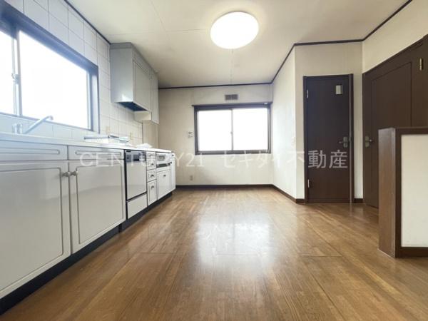 東山本町戸建て（車庫付き）