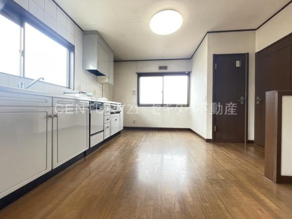 東山本町戸建て（車庫付き）