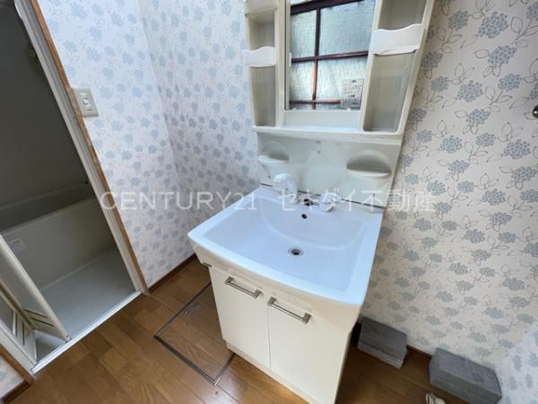 明美町2丁目平屋
